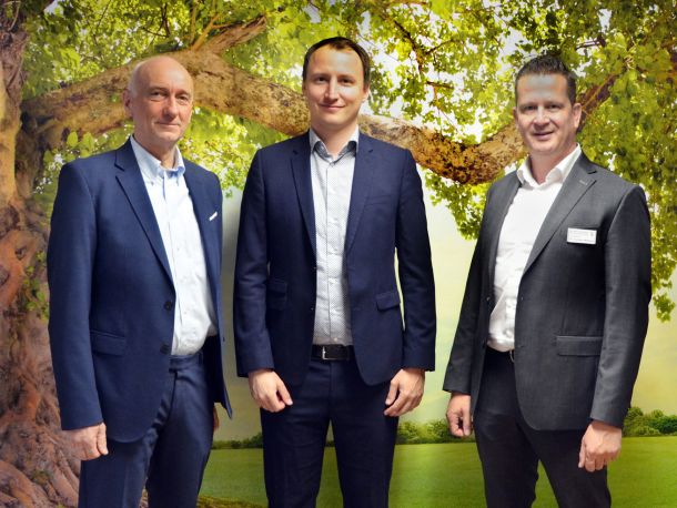 Geschäftsführer Tim Strüver mit Geschäftsführern Tomas Kallenbach und Dr. Christian Weberus